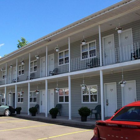 Midtown Motel & Suites Монктон Экстерьер фото