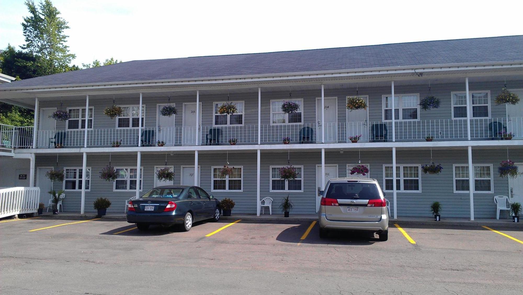 Midtown Motel & Suites Монктон Экстерьер фото
