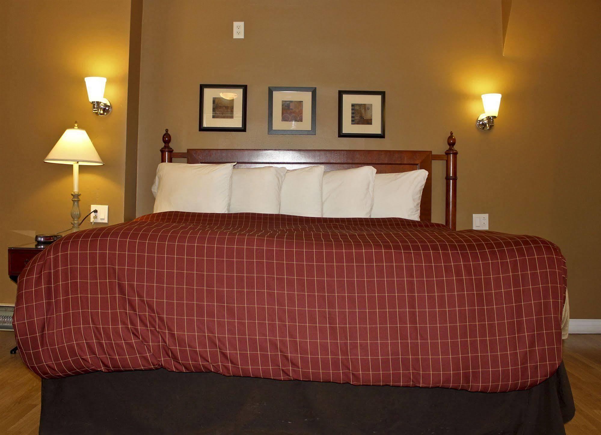 Midtown Motel & Suites Монктон Экстерьер фото