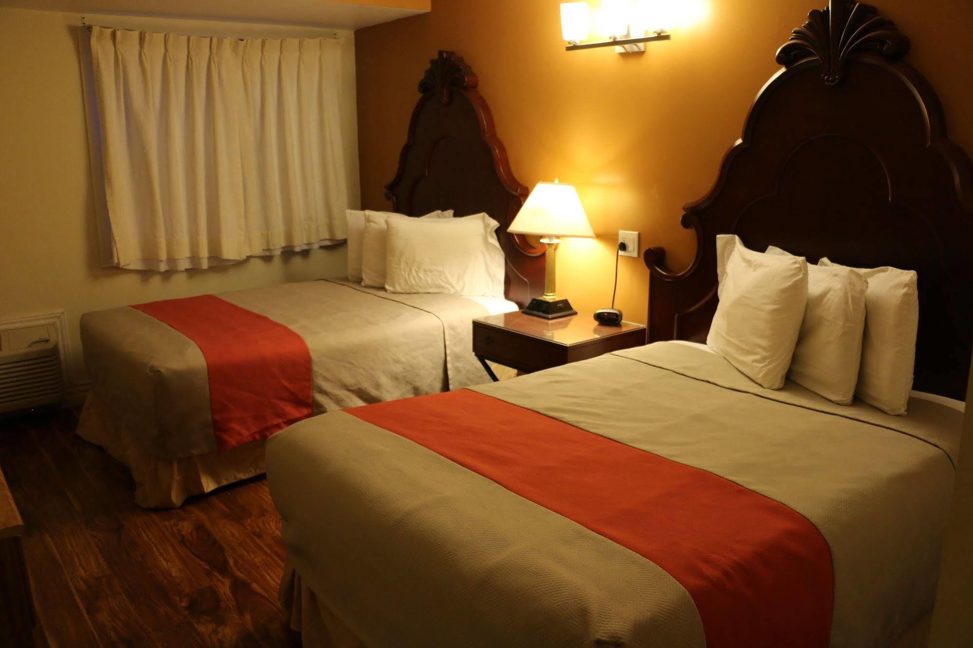 Midtown Motel & Suites Монктон Экстерьер фото