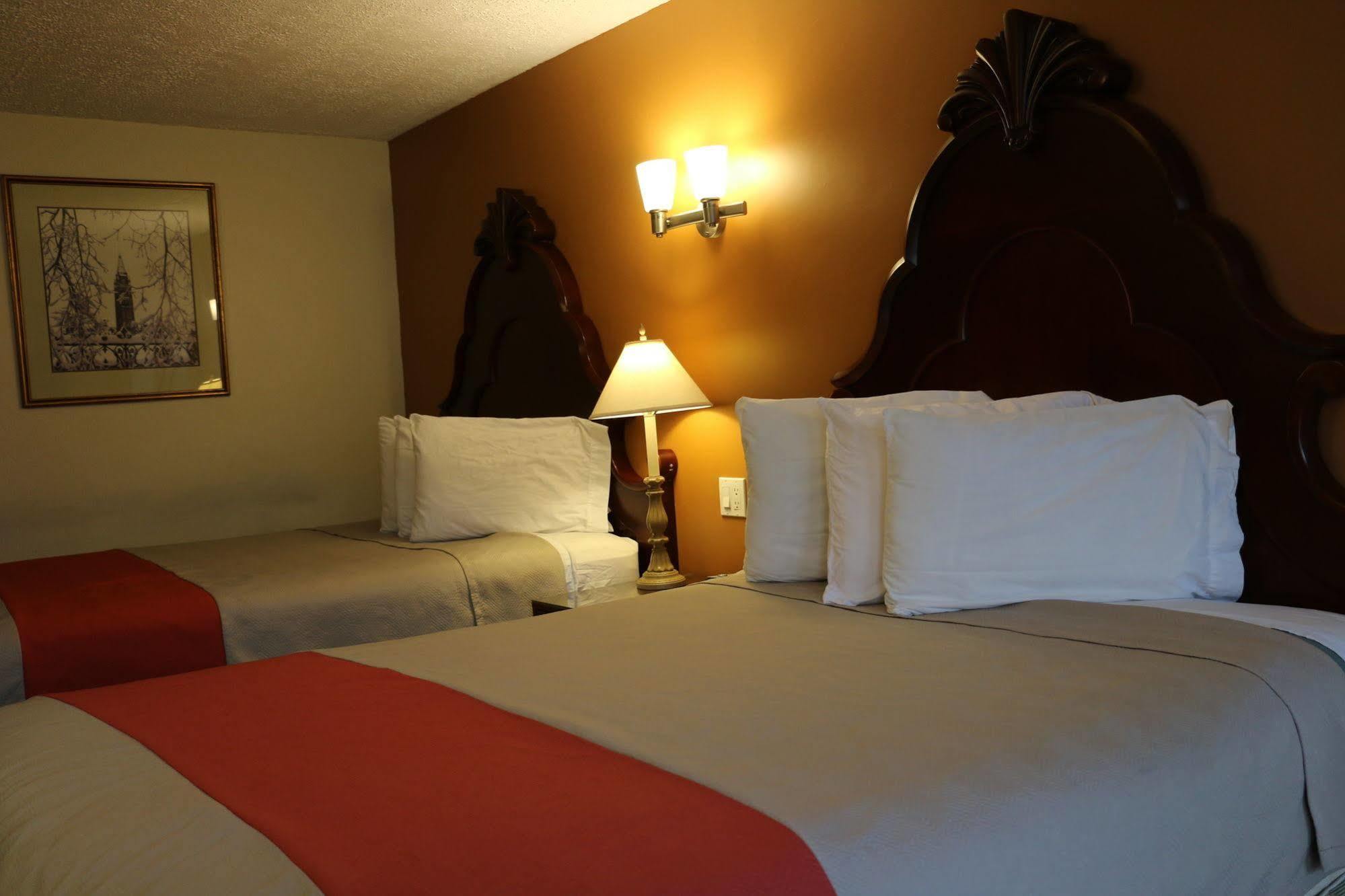 Midtown Motel & Suites Монктон Экстерьер фото