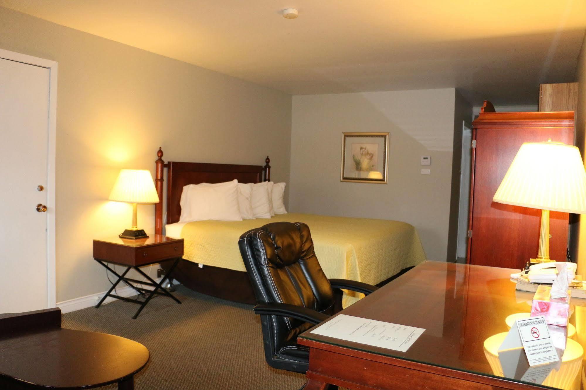 Midtown Motel & Suites Монктон Экстерьер фото